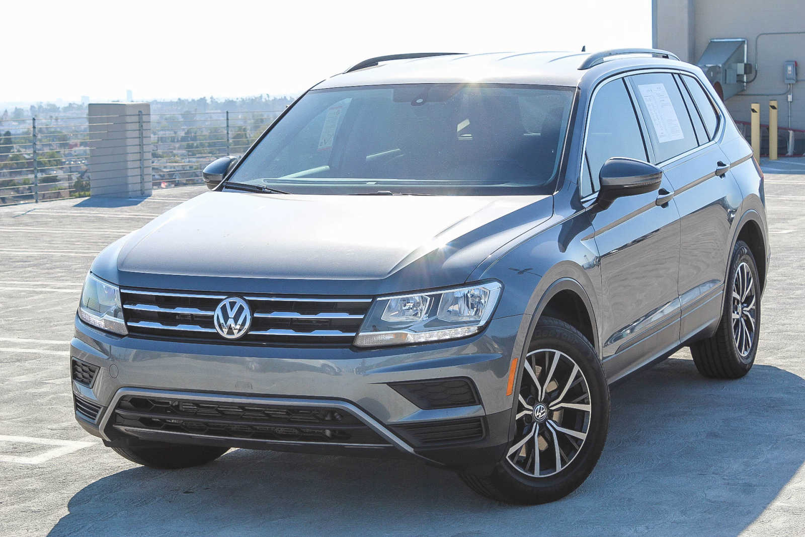 2019 Volkswagen Tiguan SE -
                Los Angeles, CA