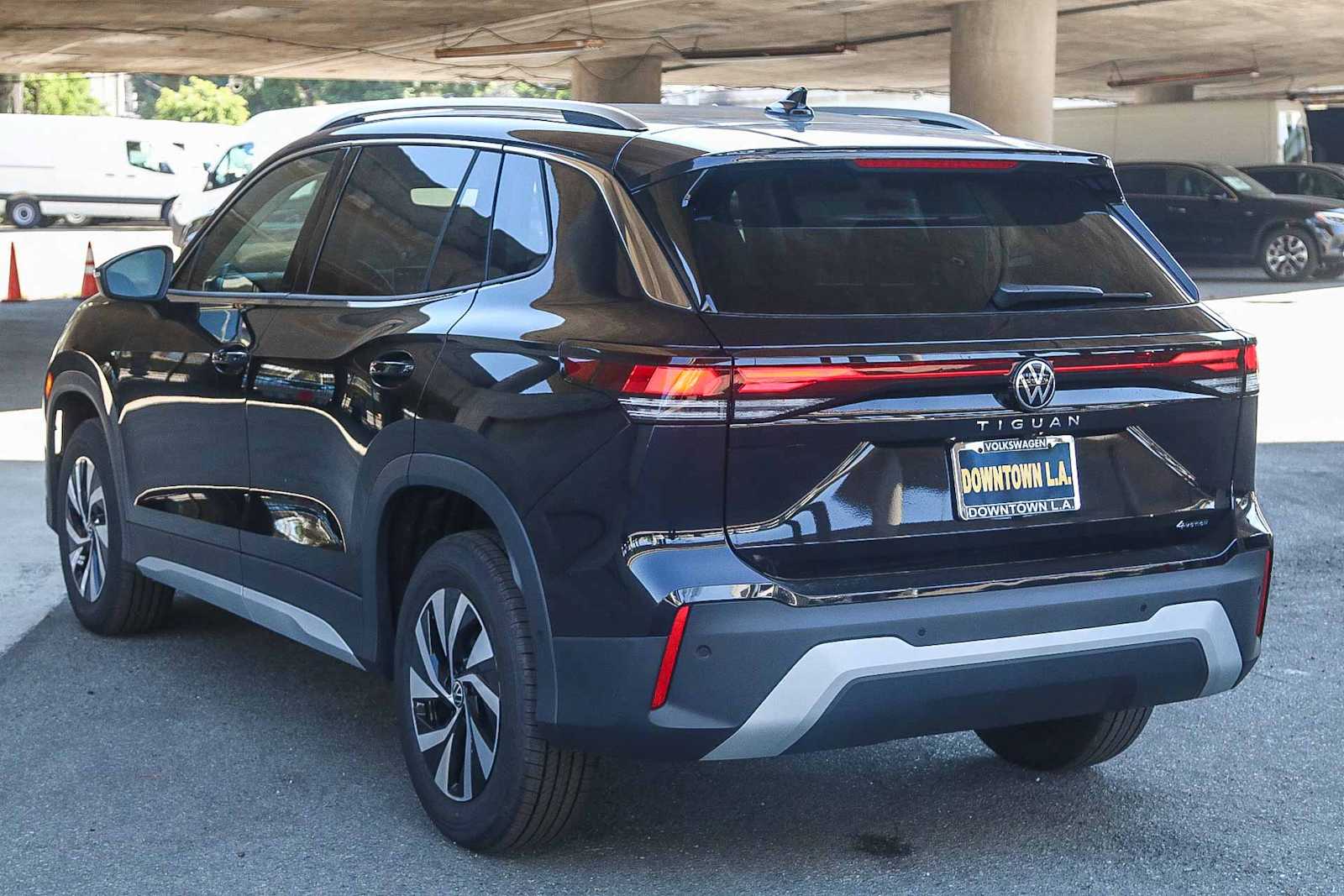 Thumbnail: 2025 Volkswagen Tiguan - 8