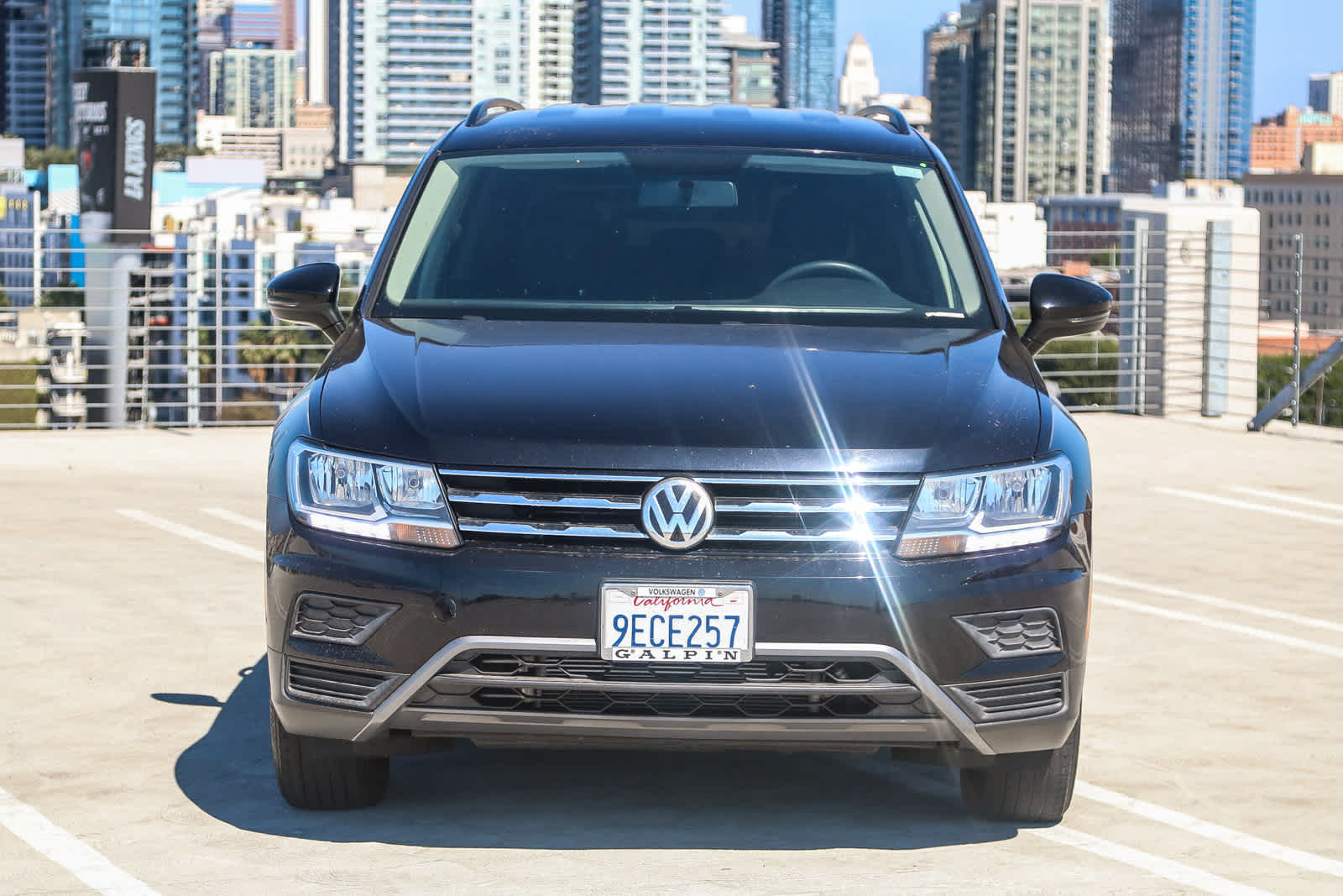 2019 Volkswagen Tiguan S photo 2