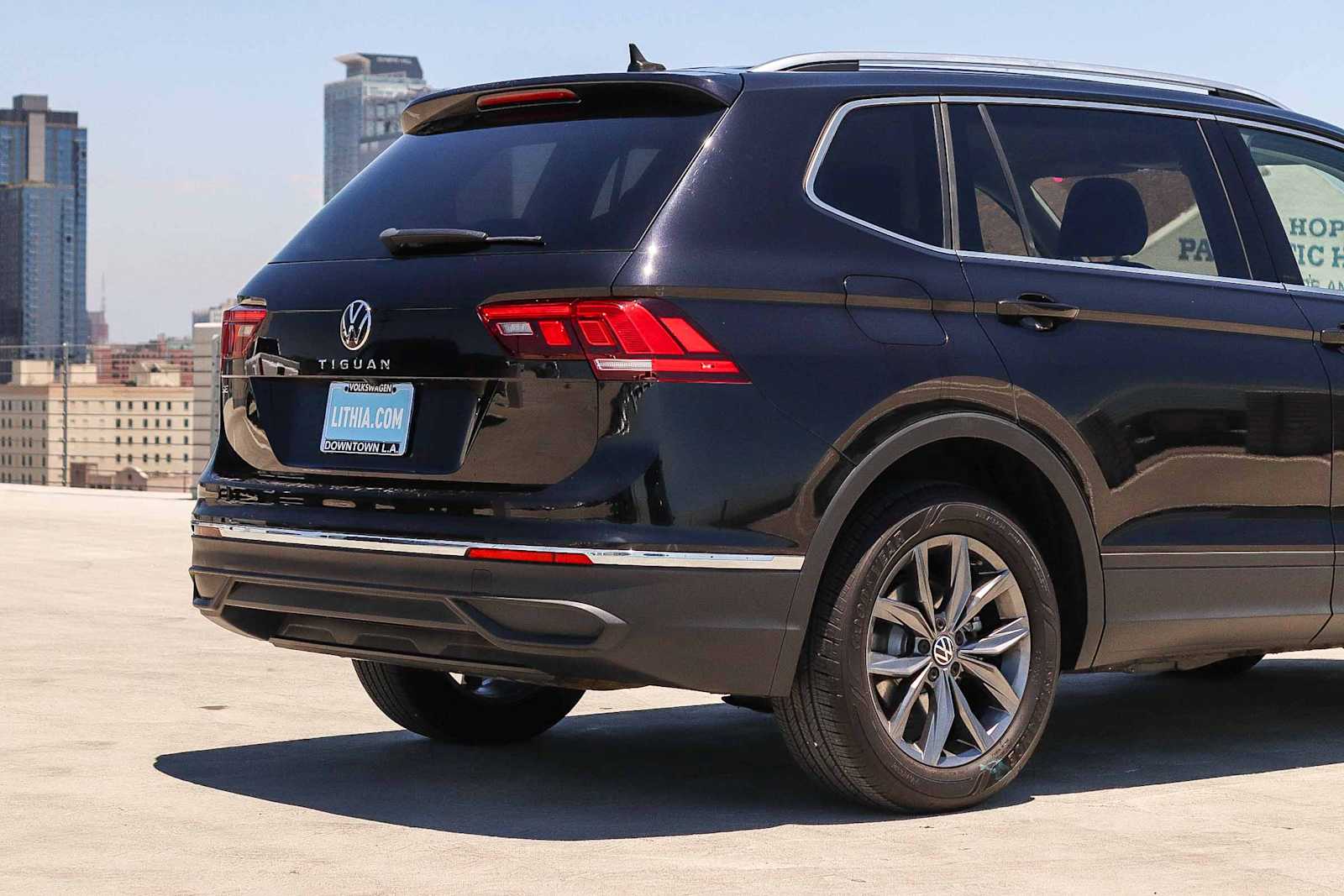 Thumbnail: 2023 Volkswagen Tiguan - 9