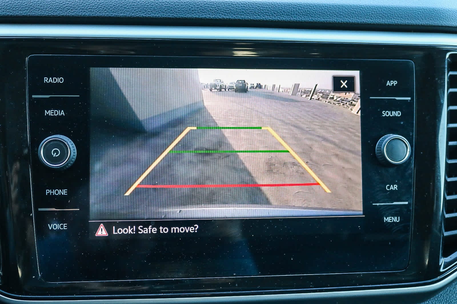 Thumbnail: 2022 Volkswagen Atlas - 25