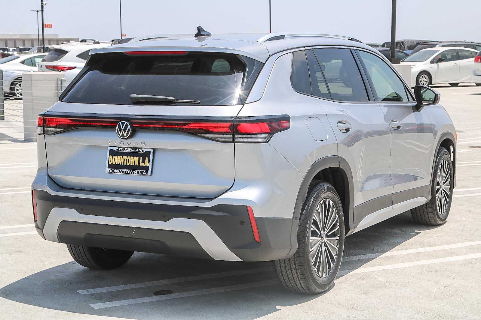 Thumbnail: 2025 Volkswagen Tiguan - 6