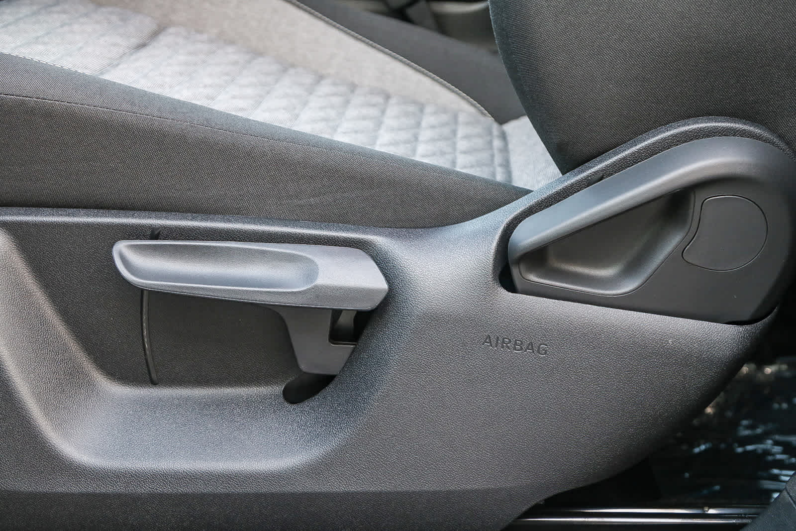 Thumbnail: 2025 Volkswagen Tiguan - 24