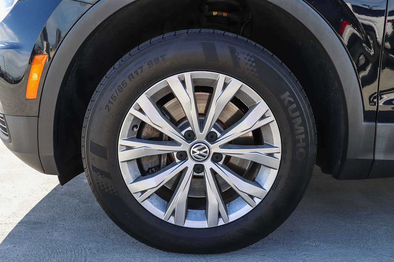 Thumbnail: 2020 Volkswagen Tiguan - 11