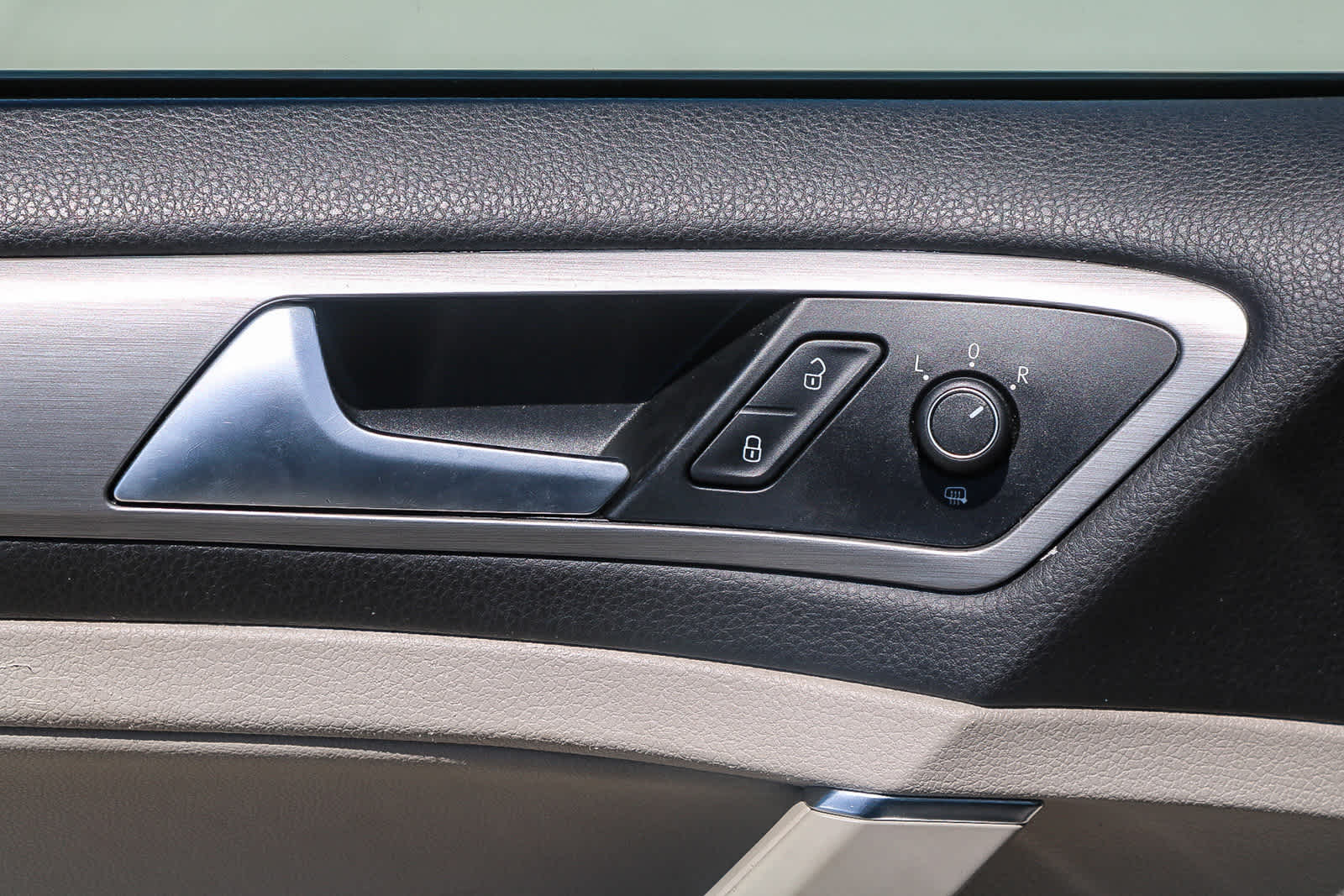 Thumbnail: 2015 Volkswagen Golf - 22