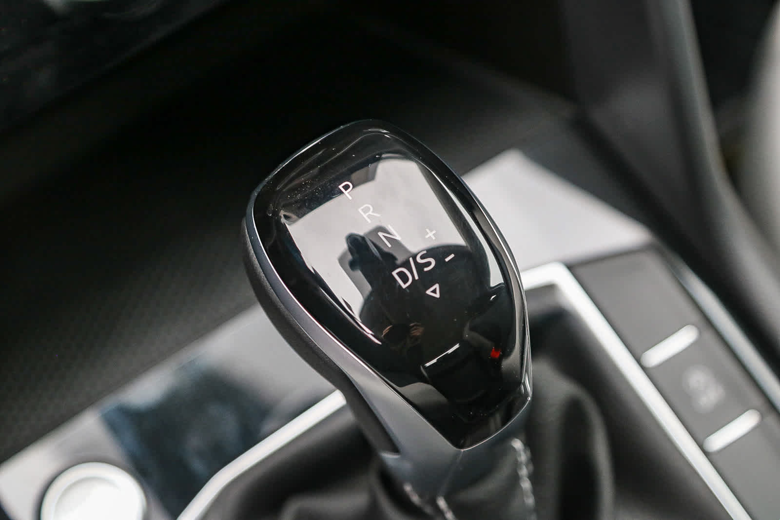 Thumbnail: 2025 Volkswagen Taos - 22