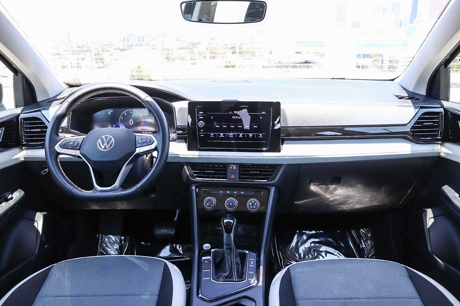 Thumbnail: 2025 Volkswagen Taos - 14