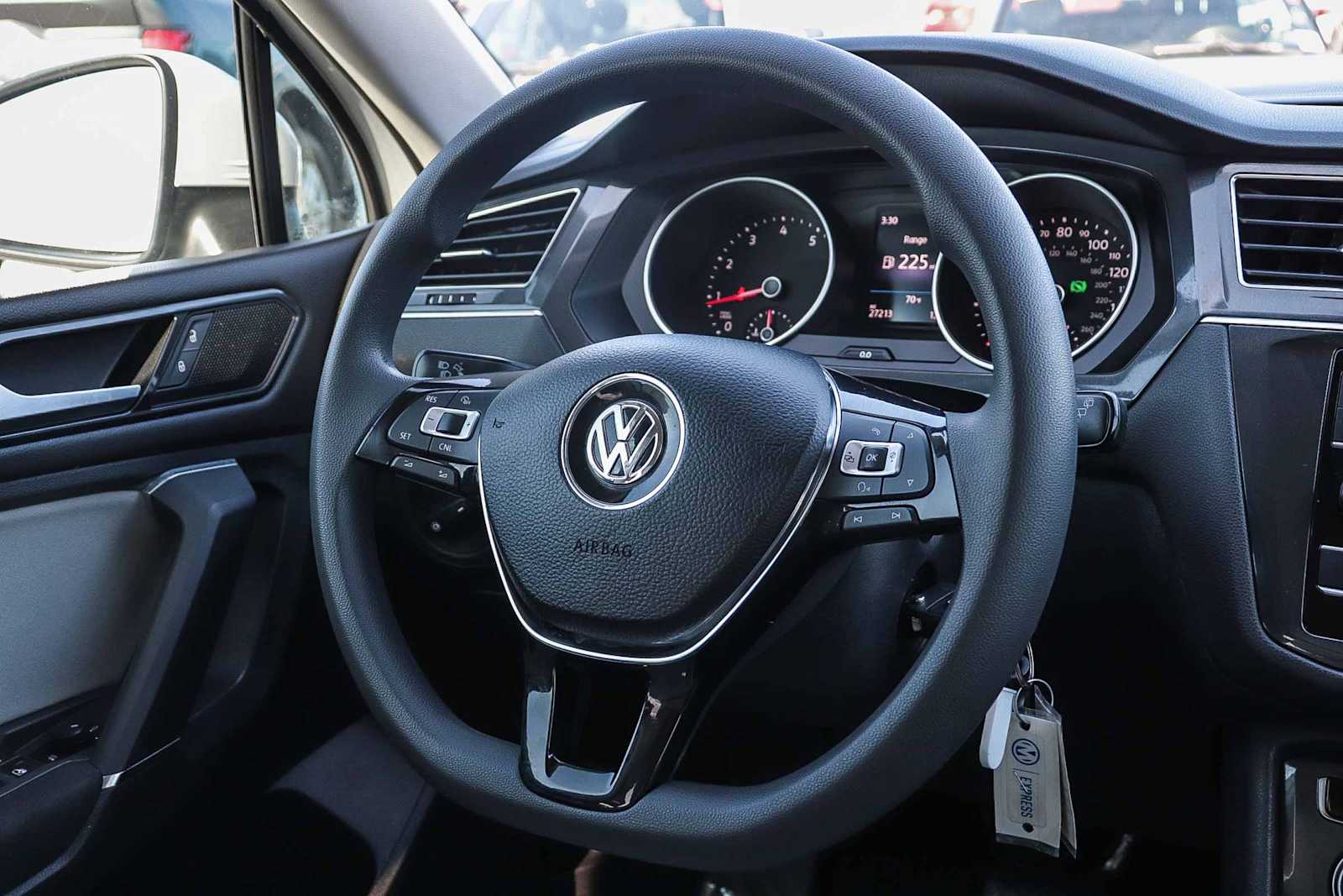 Thumbnail: 2018 Volkswagen Tiguan - 15