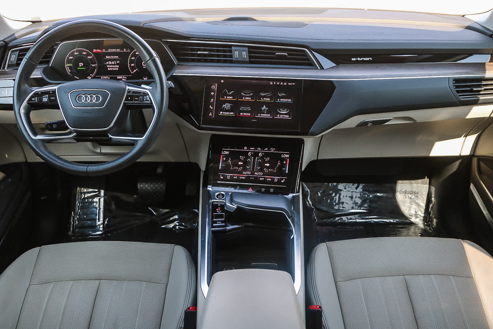 Thumbnail: 2024 Audi Q8 e-tron - 12