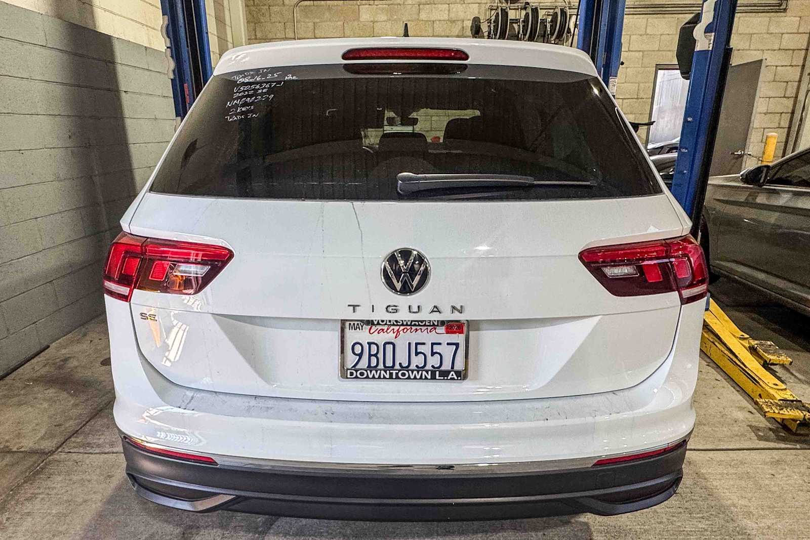 Thumbnail: 2022 Volkswagen Tiguan - 6