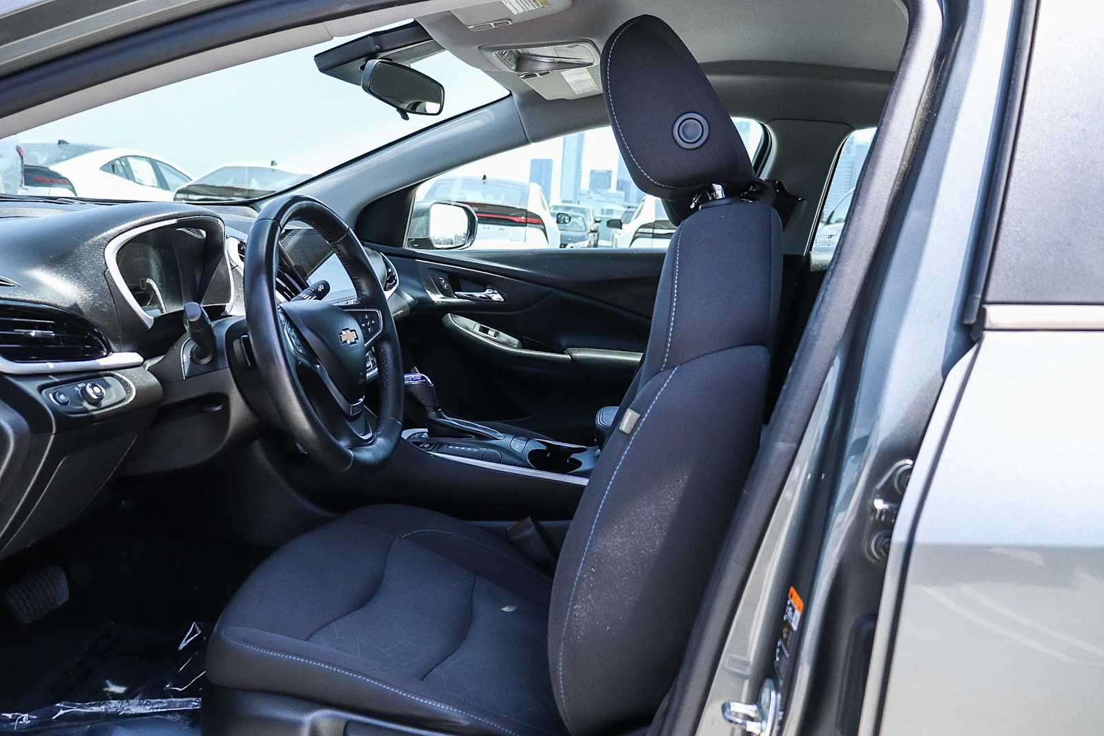 Thumbnail: 2017 Chevrolet Volt - 17
