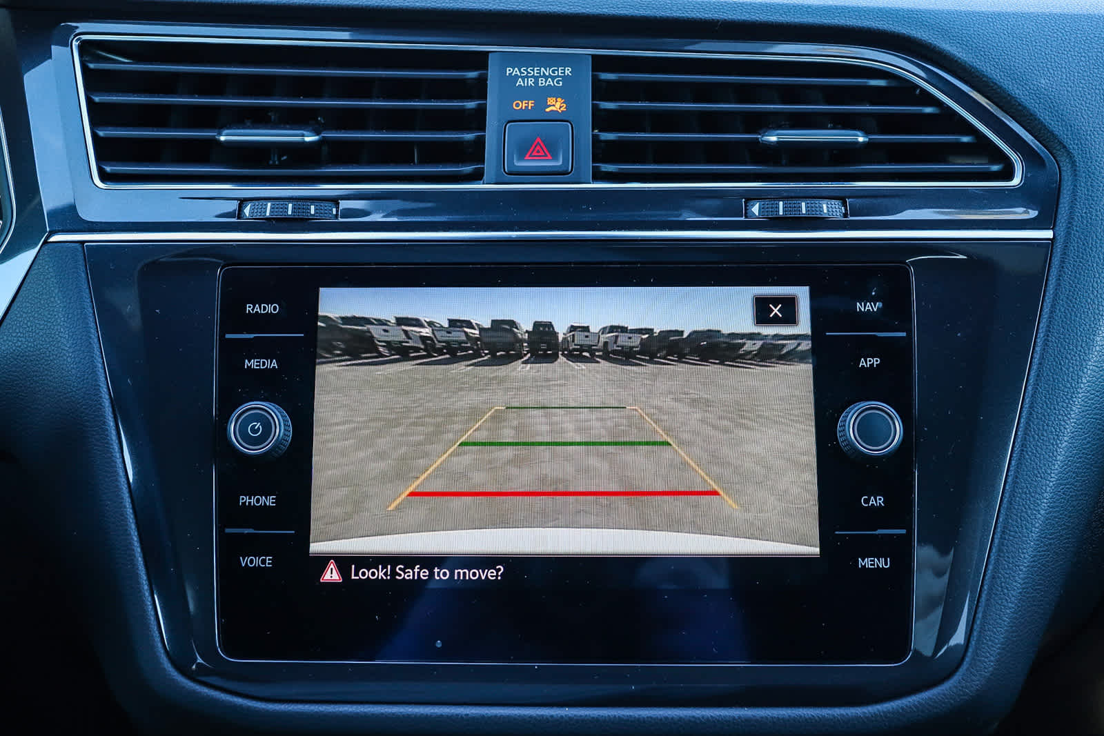 Thumbnail: 2022 Volkswagen Tiguan - 25