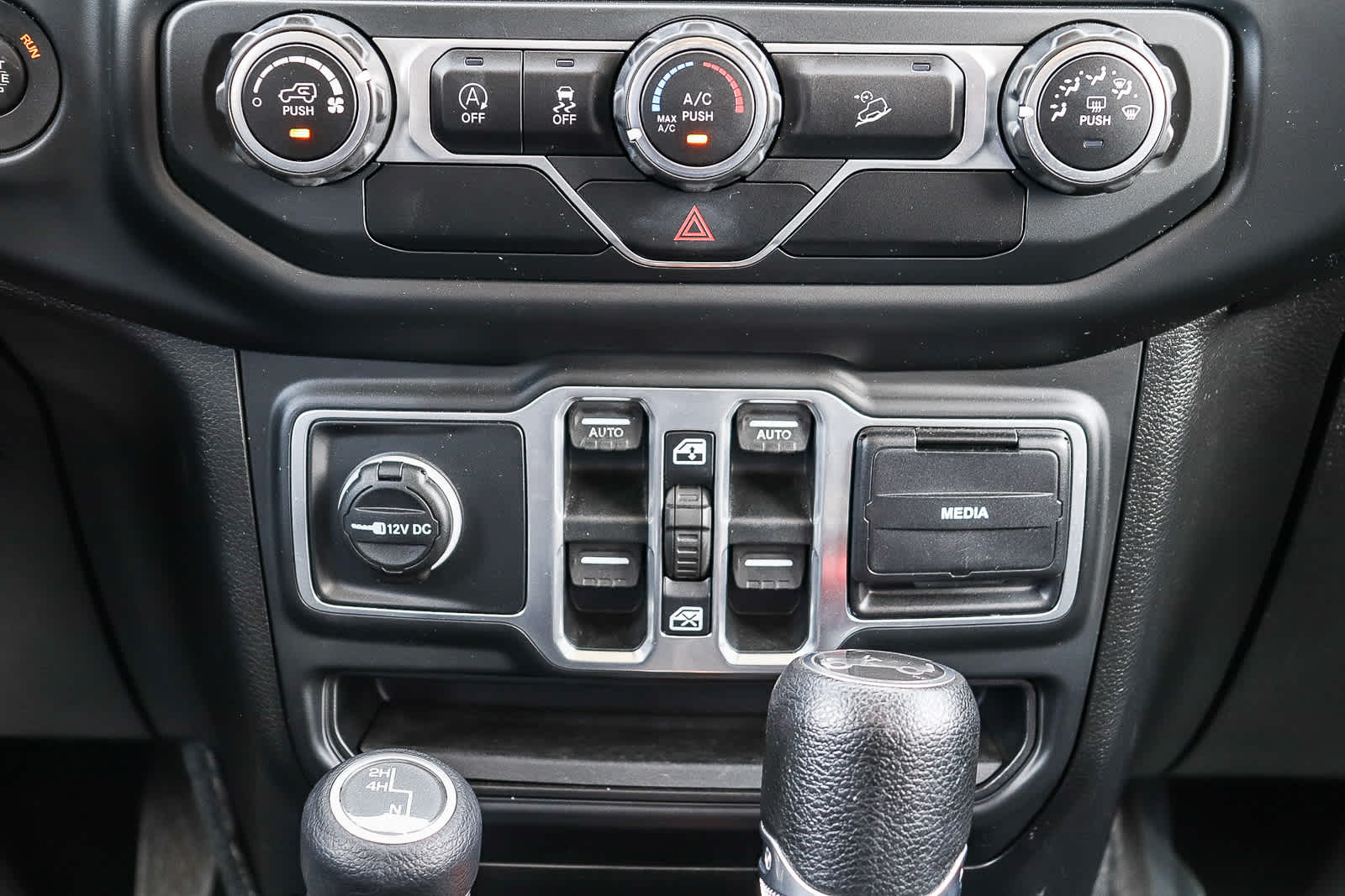 Thumbnail: 2018 Jeep Wrangler - 14