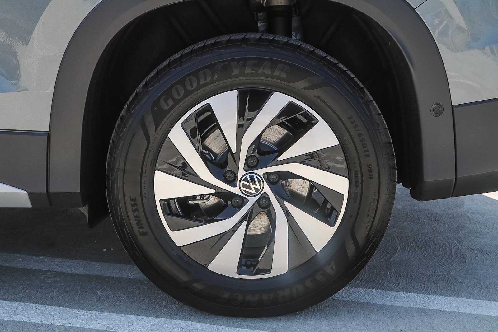 Thumbnail: 2025 Volkswagen Tiguan - 10