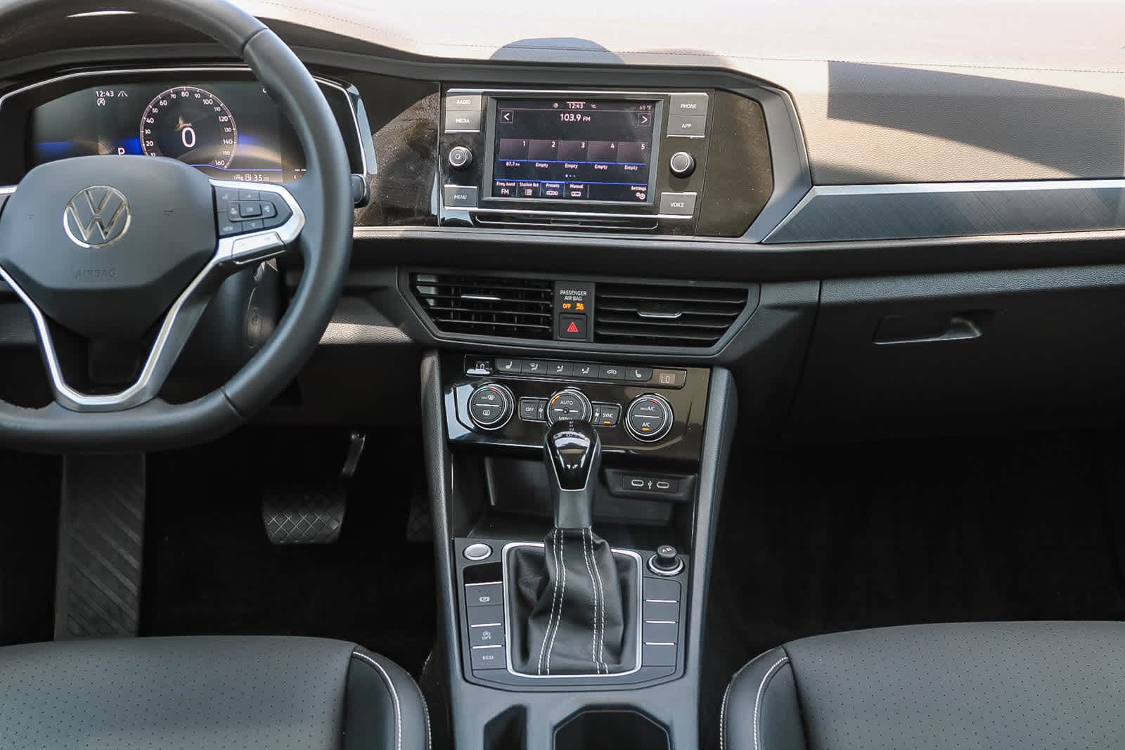 2024 Volkswagen Jetta SE 14