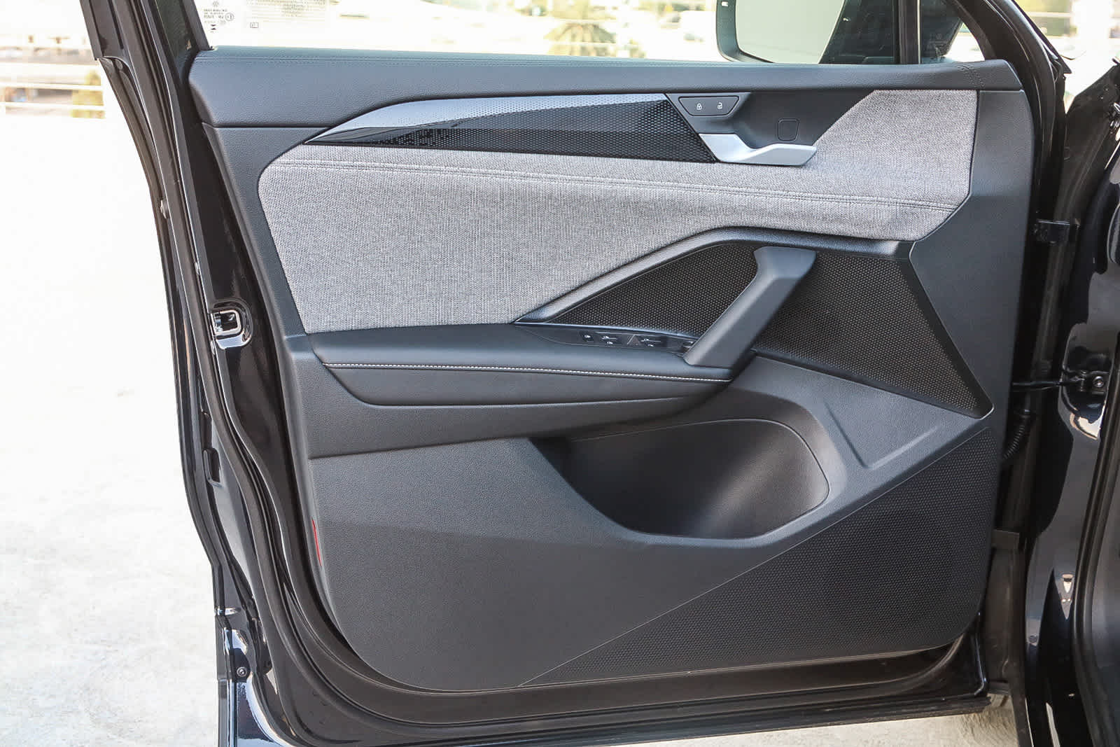 Thumbnail: 2025 Volkswagen Tiguan - 25