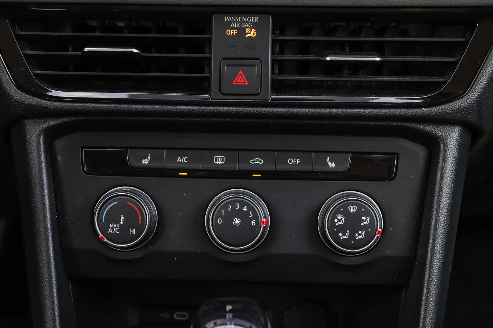 Thumbnail: 2022 Volkswagen Taos - 14