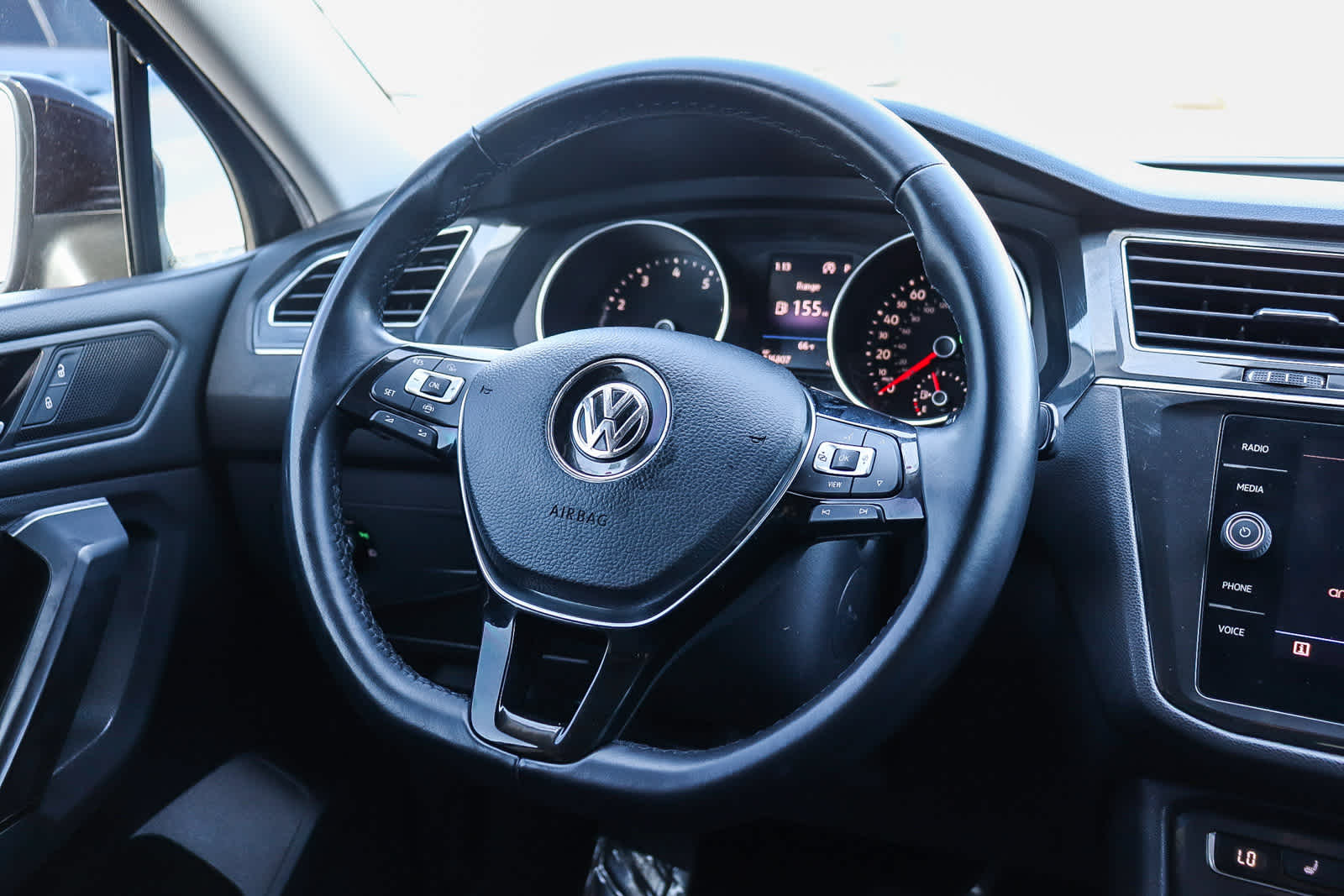 Thumbnail: 2019 Volkswagen Tiguan - 16