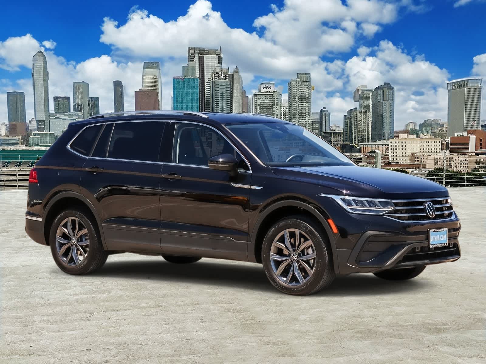 Thumbnail: 2023 Volkswagen Tiguan - 3