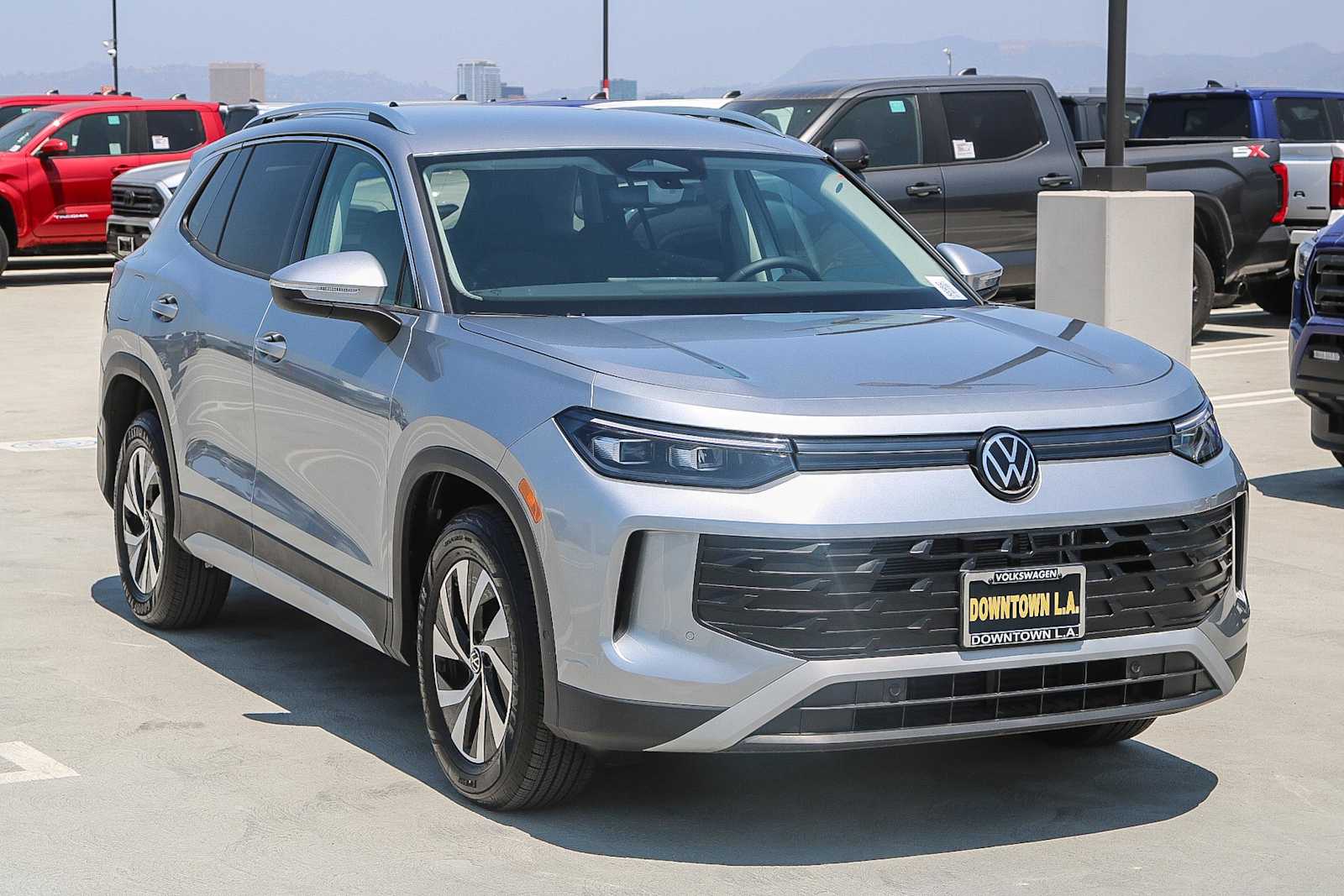 Thumbnail: 2025 Volkswagen Tiguan - 3