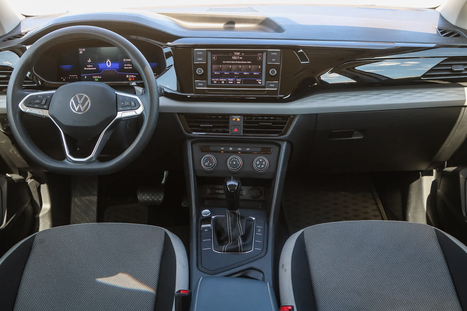 Thumbnail: 2022 Volkswagen Taos - 16