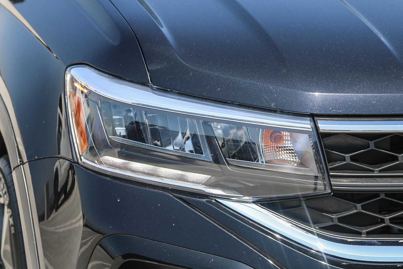 Thumbnail: 2022 Volkswagen Taos - 4