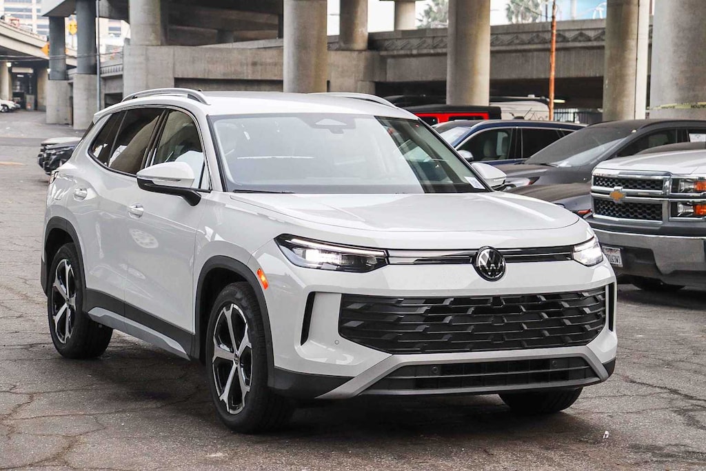 New 2026 Volkswagen Tiguan 2.0T SE SUV