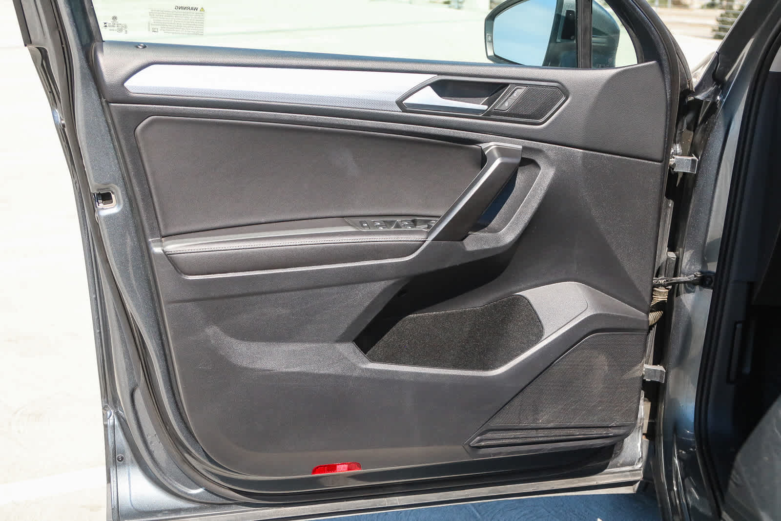 Thumbnail: 2024 Volkswagen Tiguan - 24