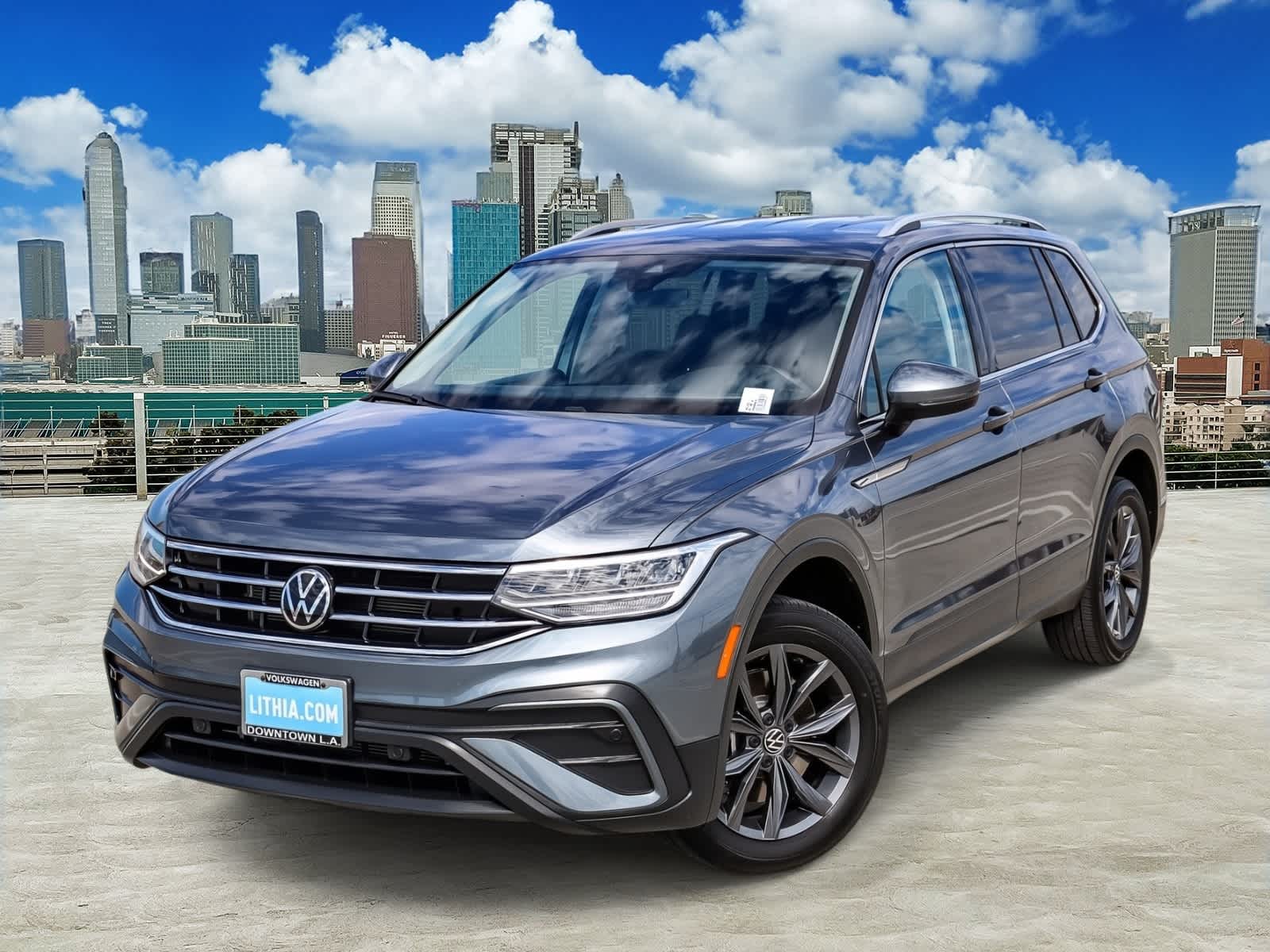 Thumbnail: 2022 Volkswagen Tiguan - 1