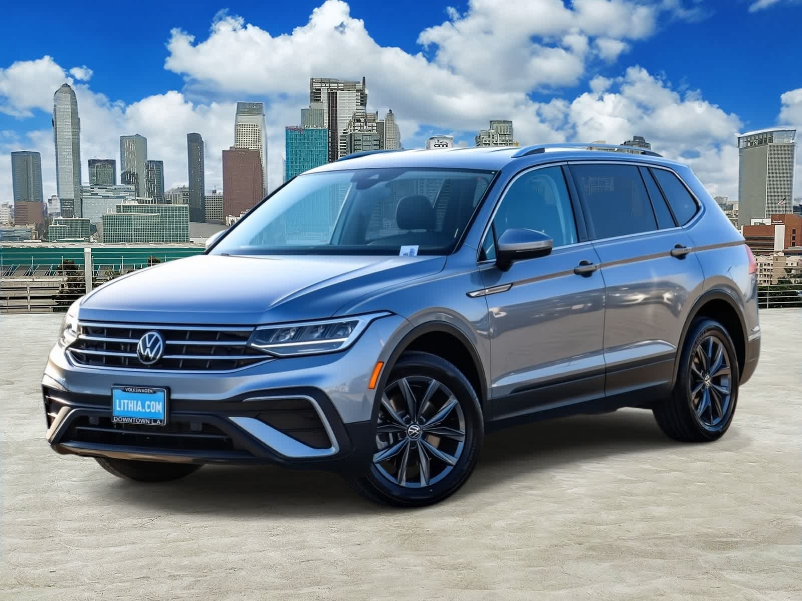 2022 Volkswagen Tiguan SE's photo