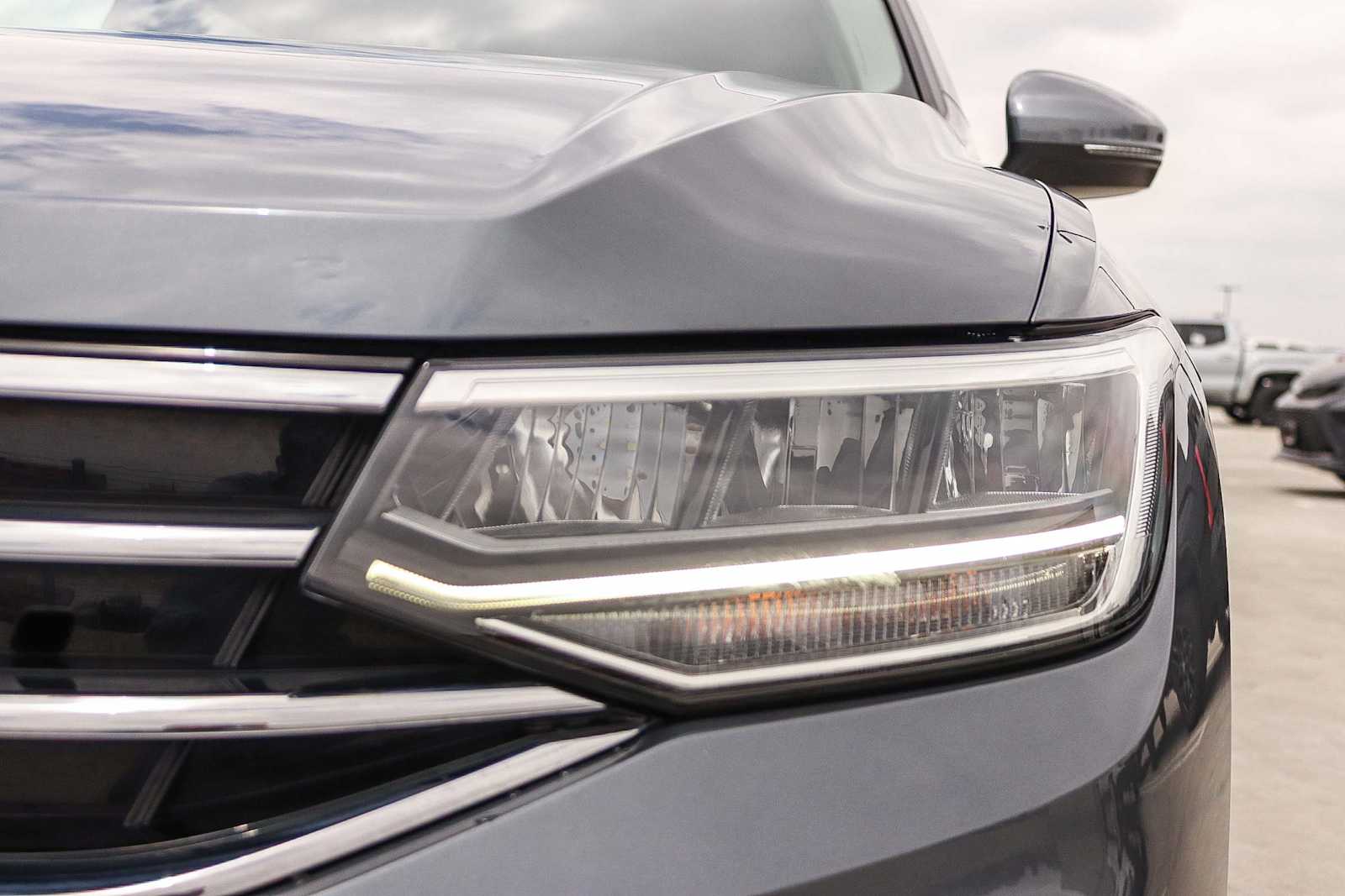 Thumbnail: 2022 Volkswagen Tiguan - 7