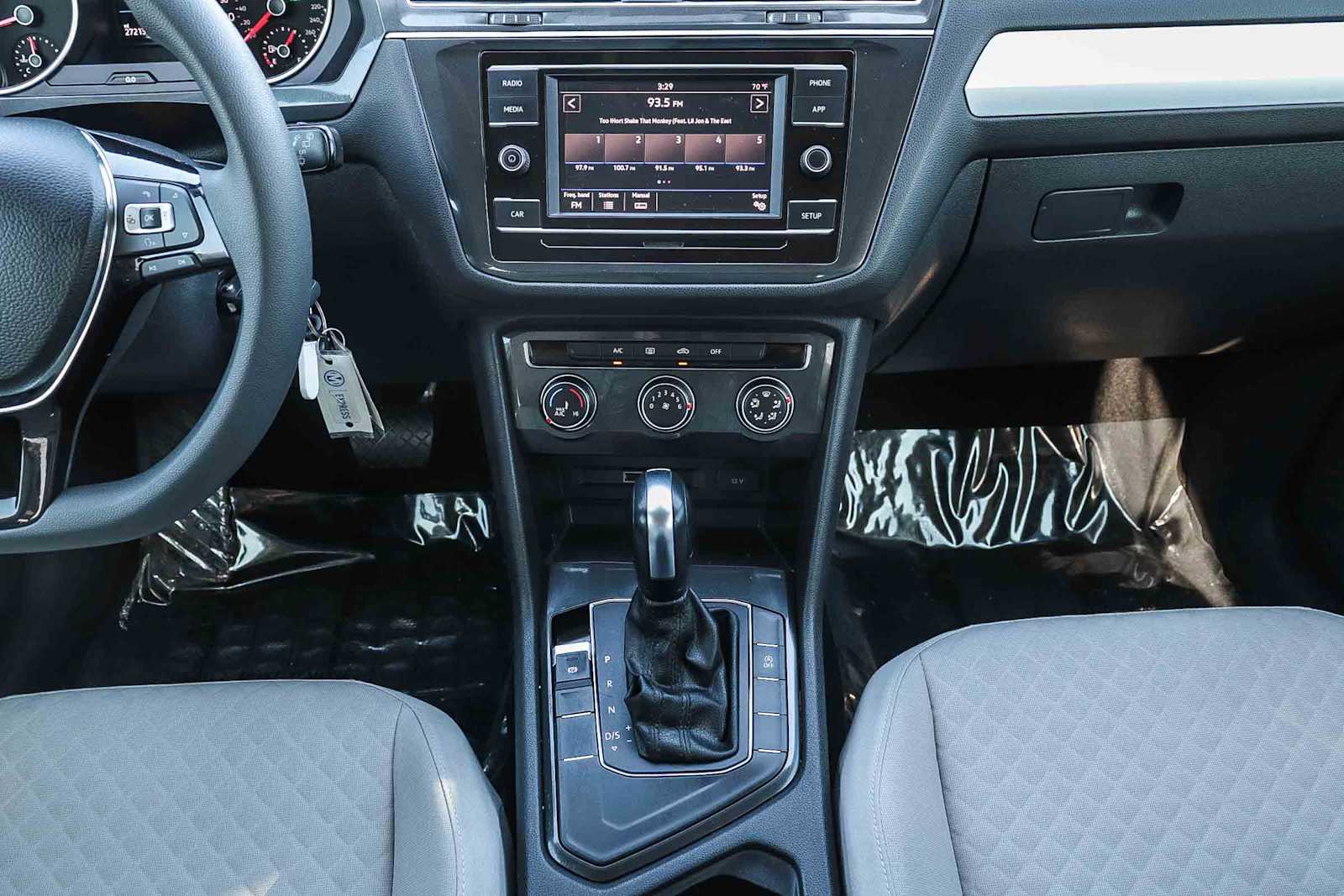 Thumbnail: 2018 Volkswagen Tiguan - 12