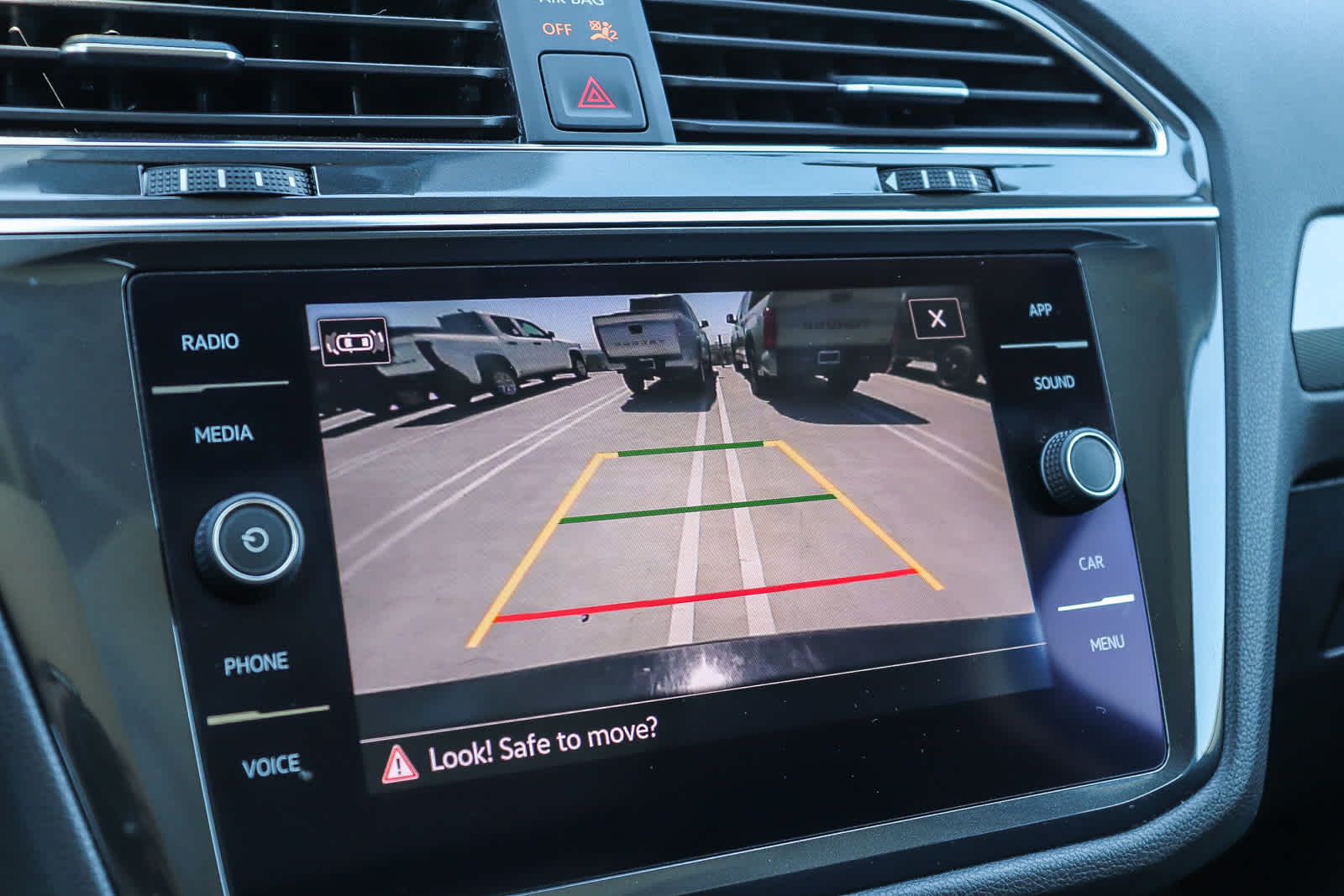 Thumbnail: 2022 Volkswagen Tiguan - 22