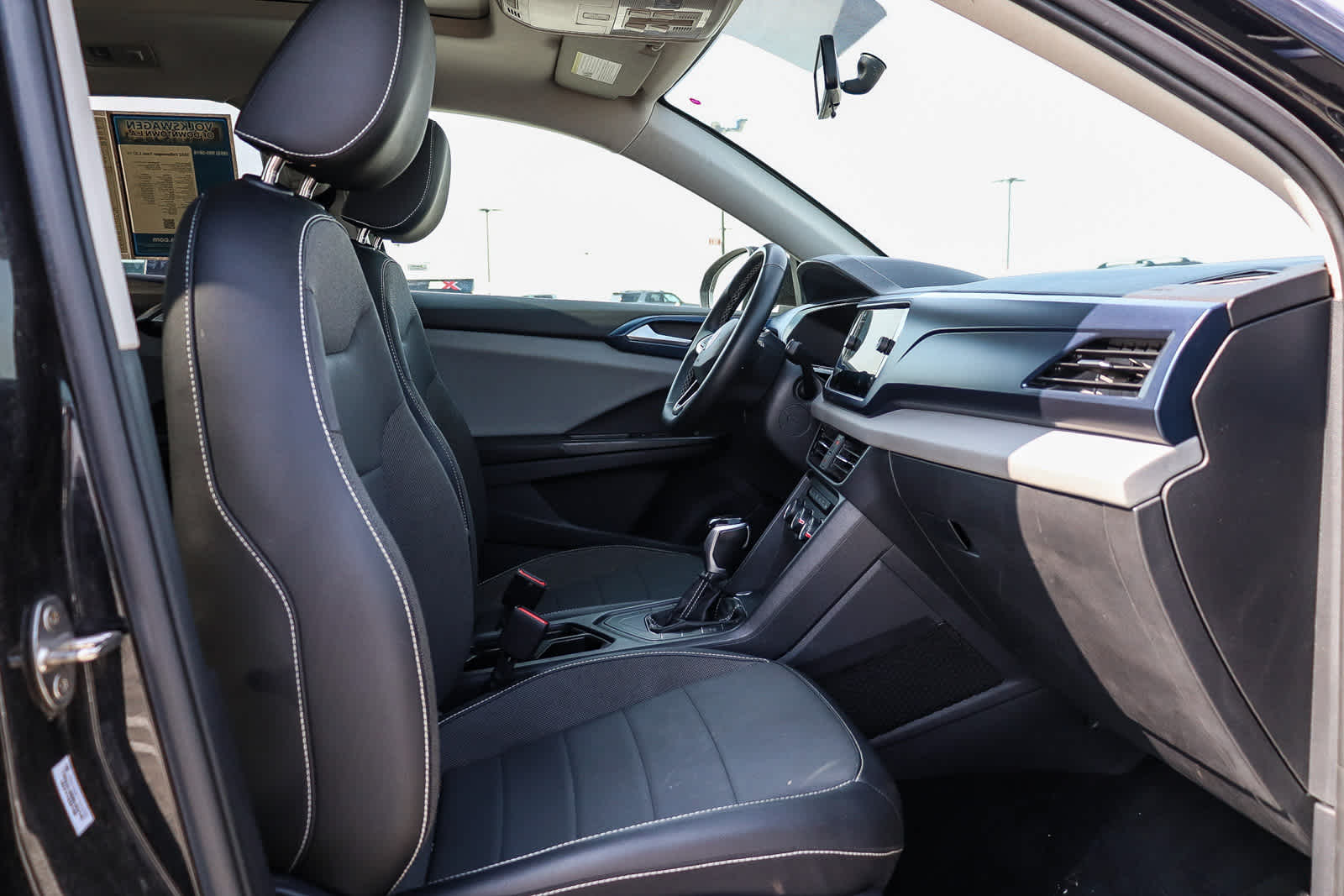 Thumbnail: 2022 Volkswagen Taos - 17