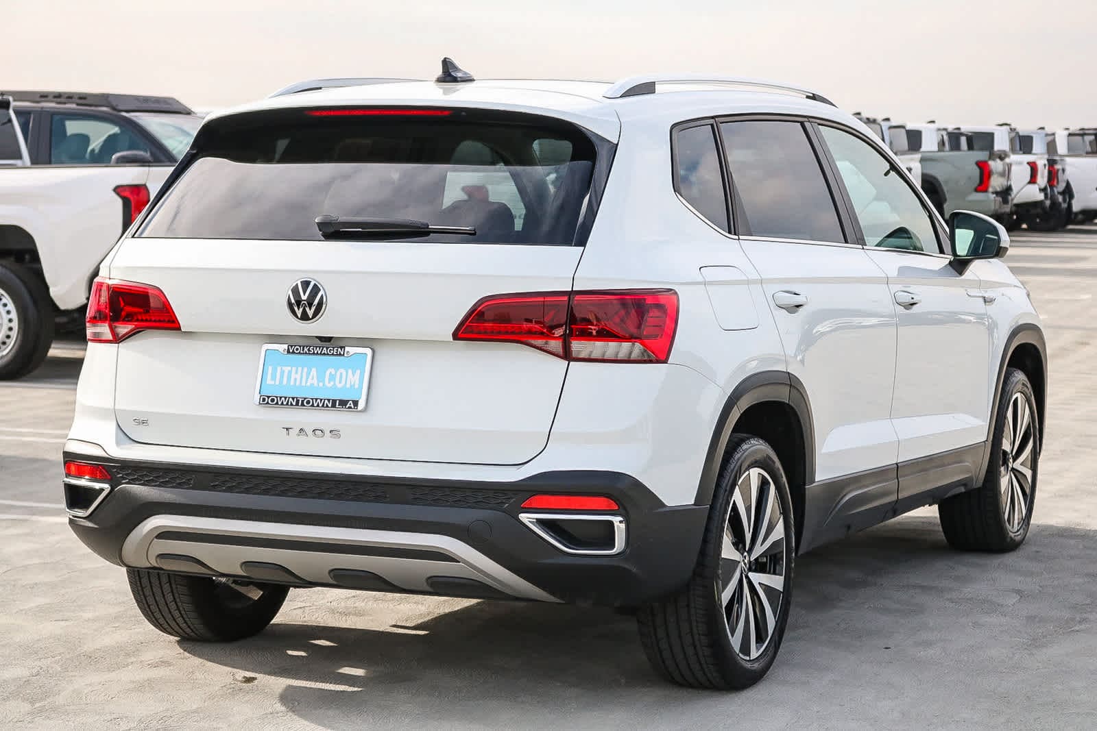 Thumbnail: 2023 Volkswagen Taos - 6