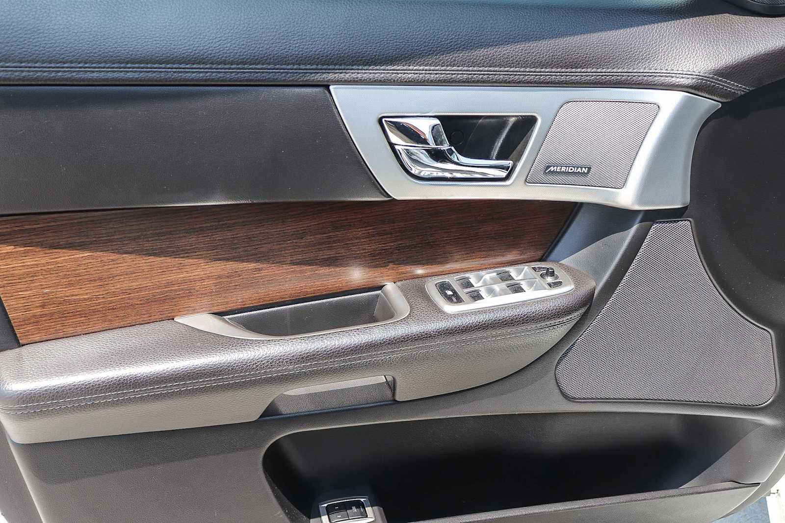 Thumbnail: 2015 Jaguar XF - 24