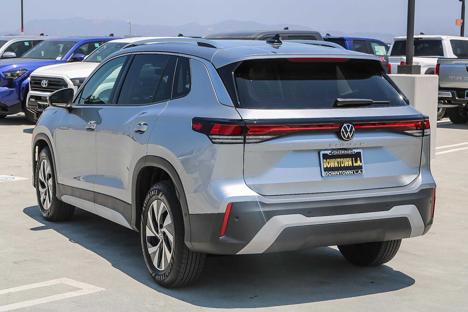 Thumbnail: 2025 Volkswagen Tiguan - 8