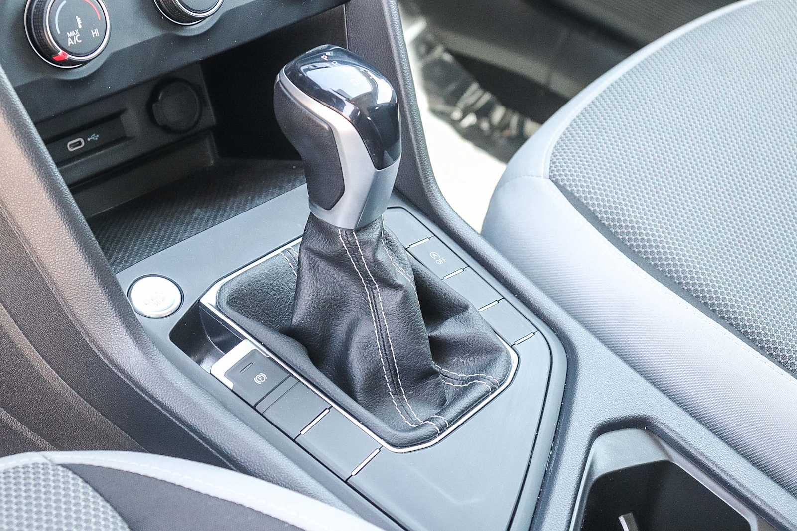 Thumbnail: 2022 Volkswagen Taos - 13