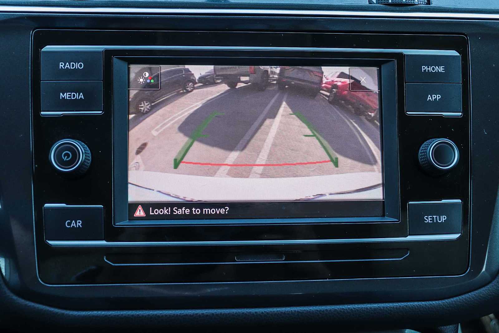 Thumbnail: 2018 Volkswagen Tiguan - 24