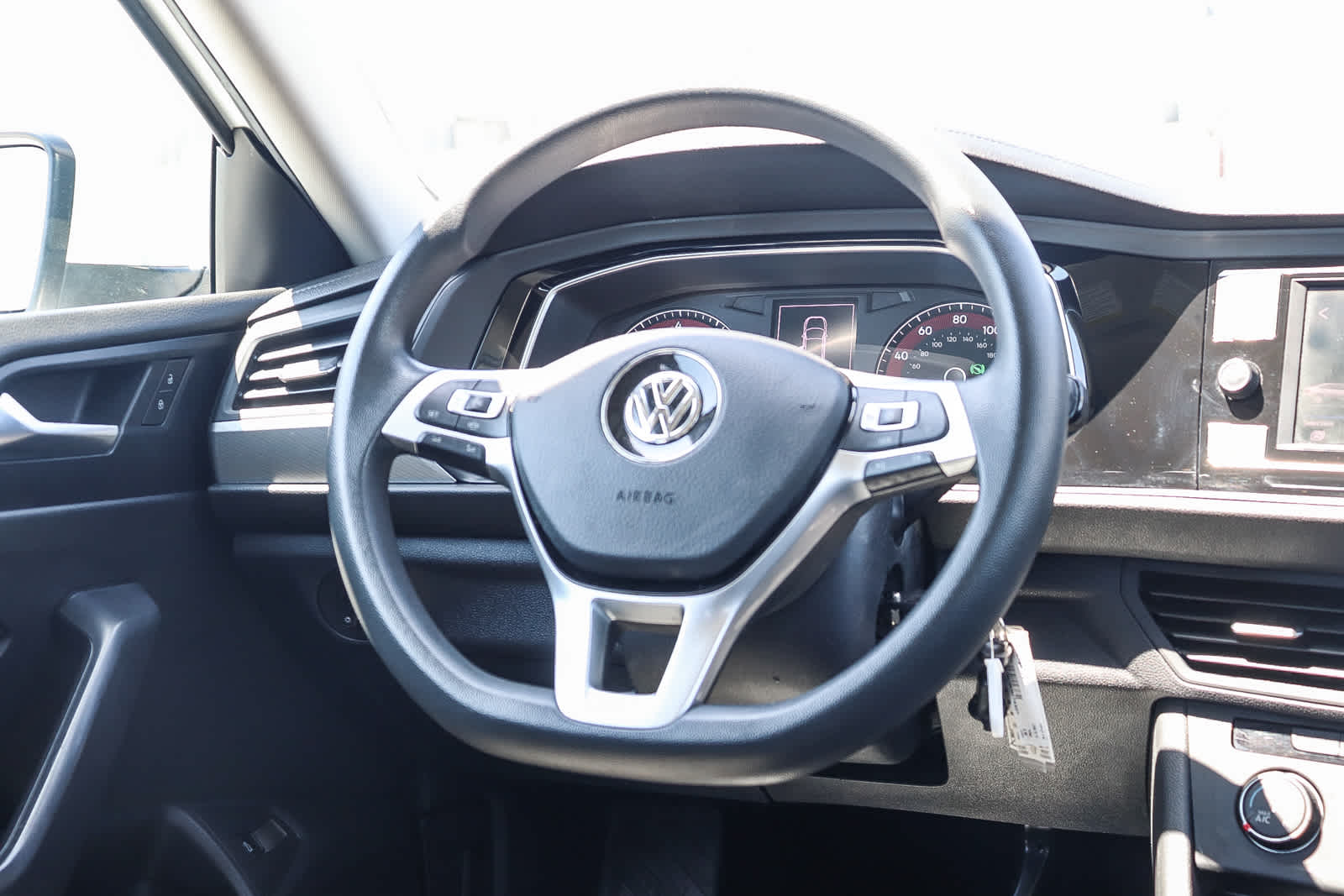 Thumbnail: 2019 Volkswagen Jetta - 16