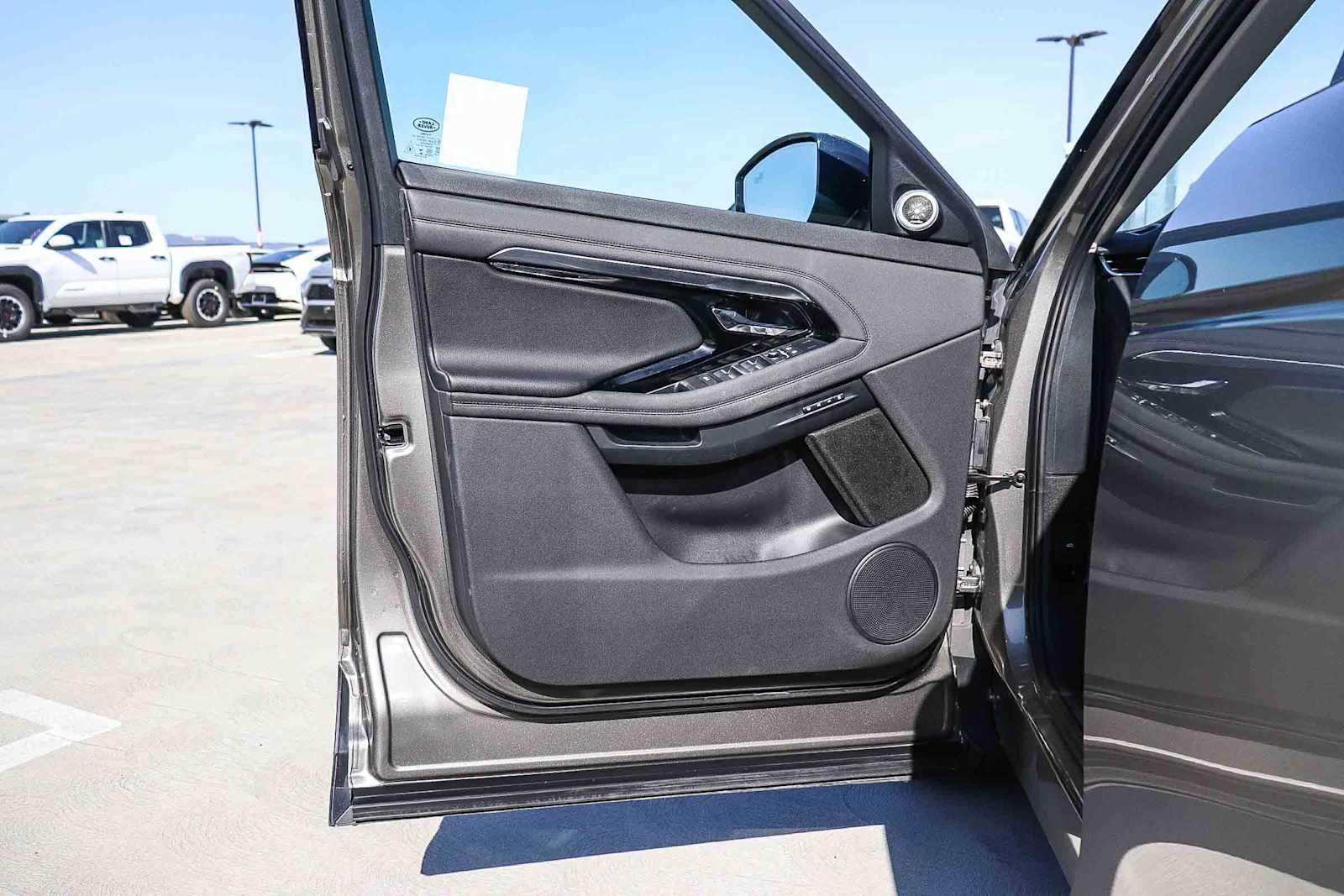 Thumbnail: 2022 Land Rover Range Rover Evoque - 22