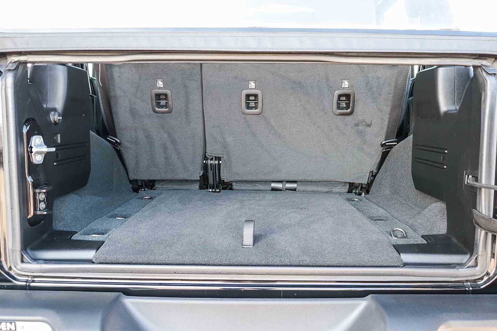 Thumbnail: 2022 Jeep Wrangler - 26