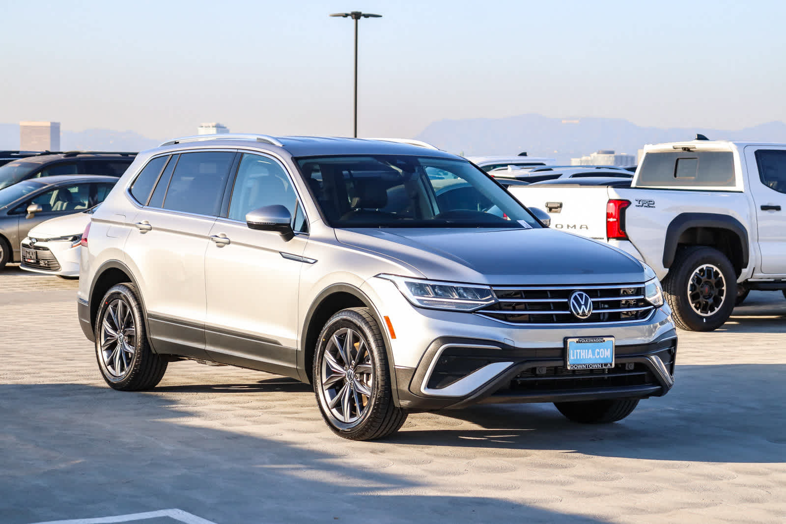 2022 Volkswagen Tiguan SE photo 2