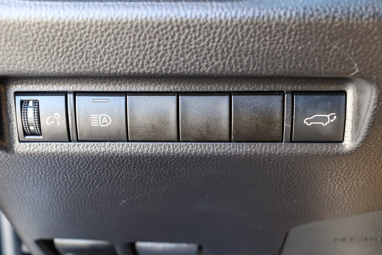 Thumbnail: 2022 Toyota RAV4 - 23