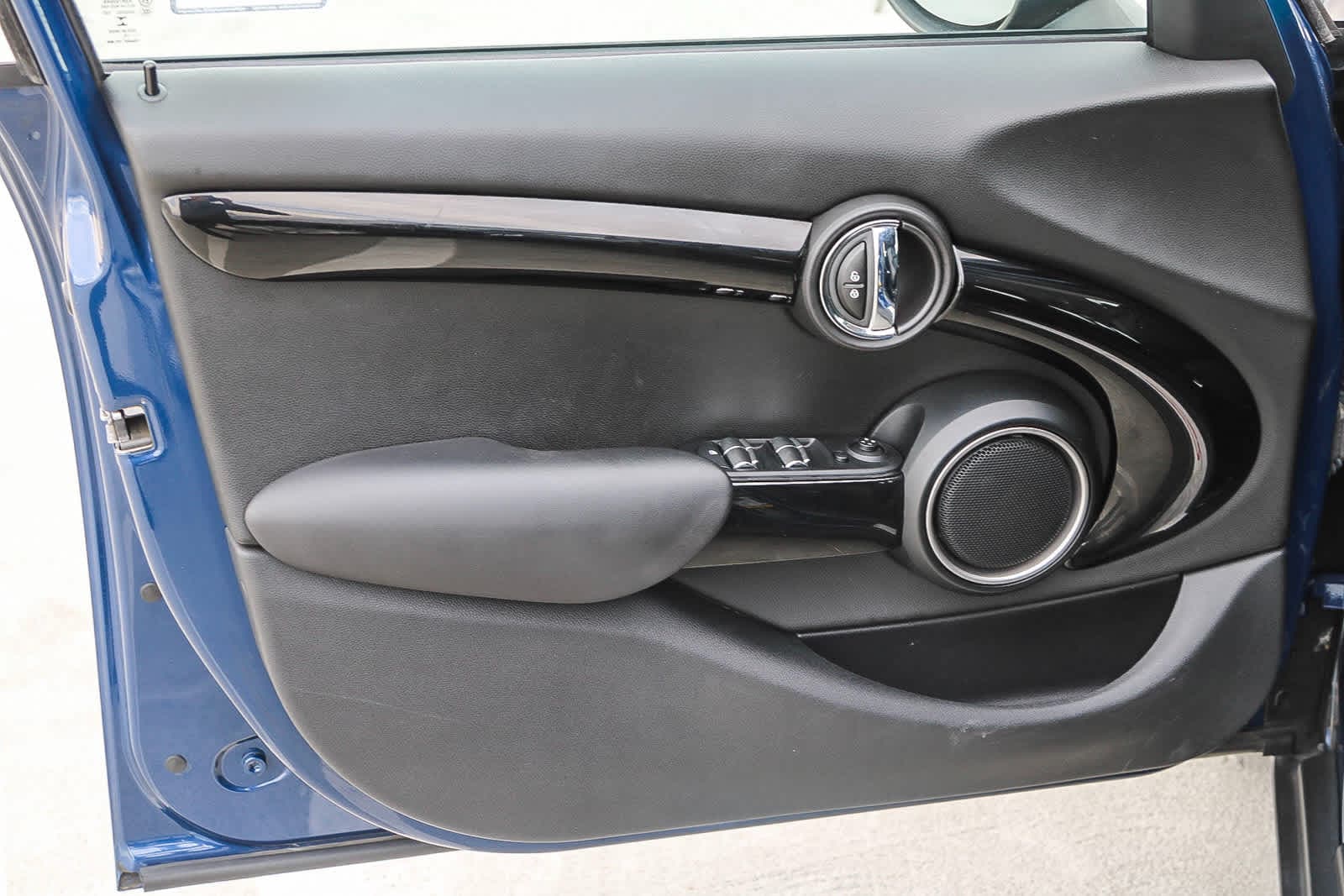 Thumbnail: 2015 MINI Cooper Hardtop - 22