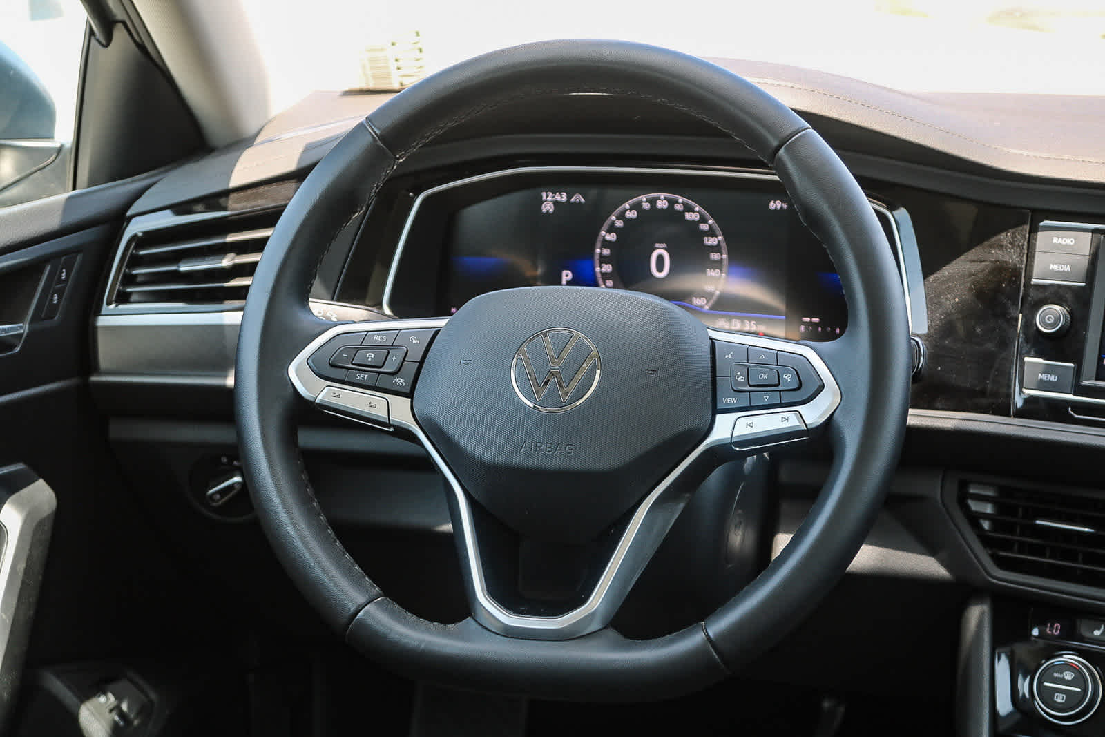 2024 Volkswagen Jetta SE 16