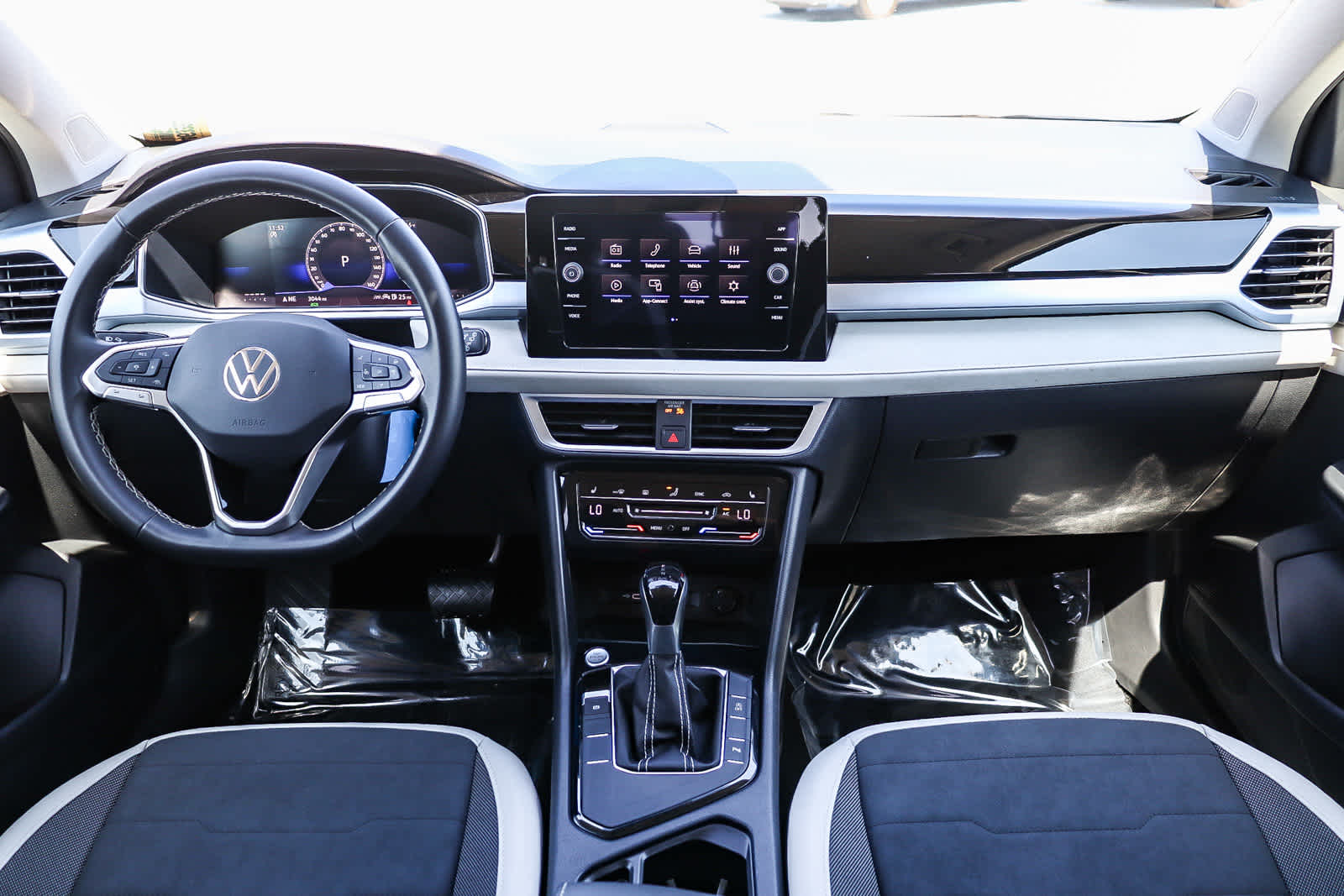 Thumbnail: 2025 Volkswagen Taos - 12