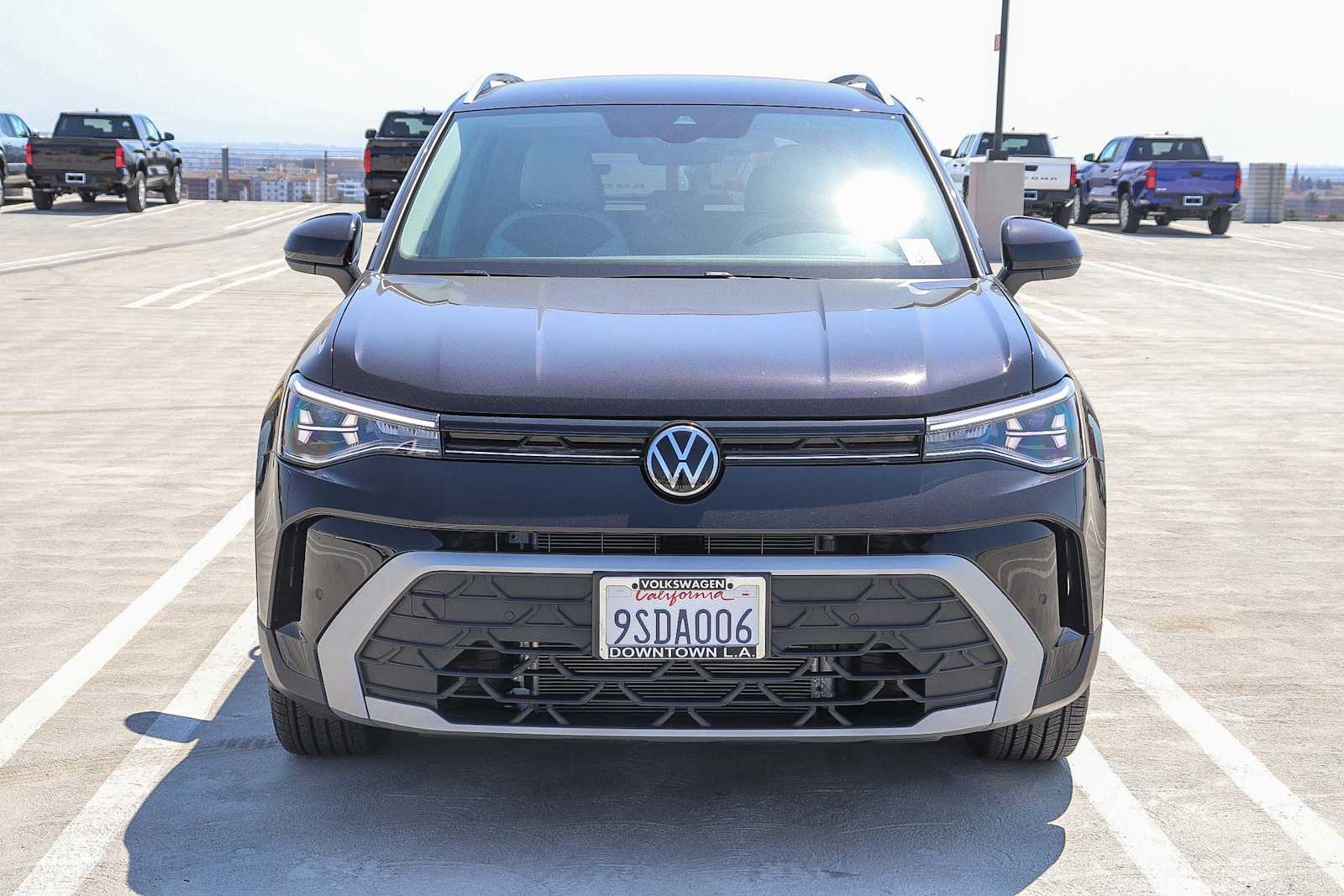 2025 Volkswagen Taos SE photo 2
