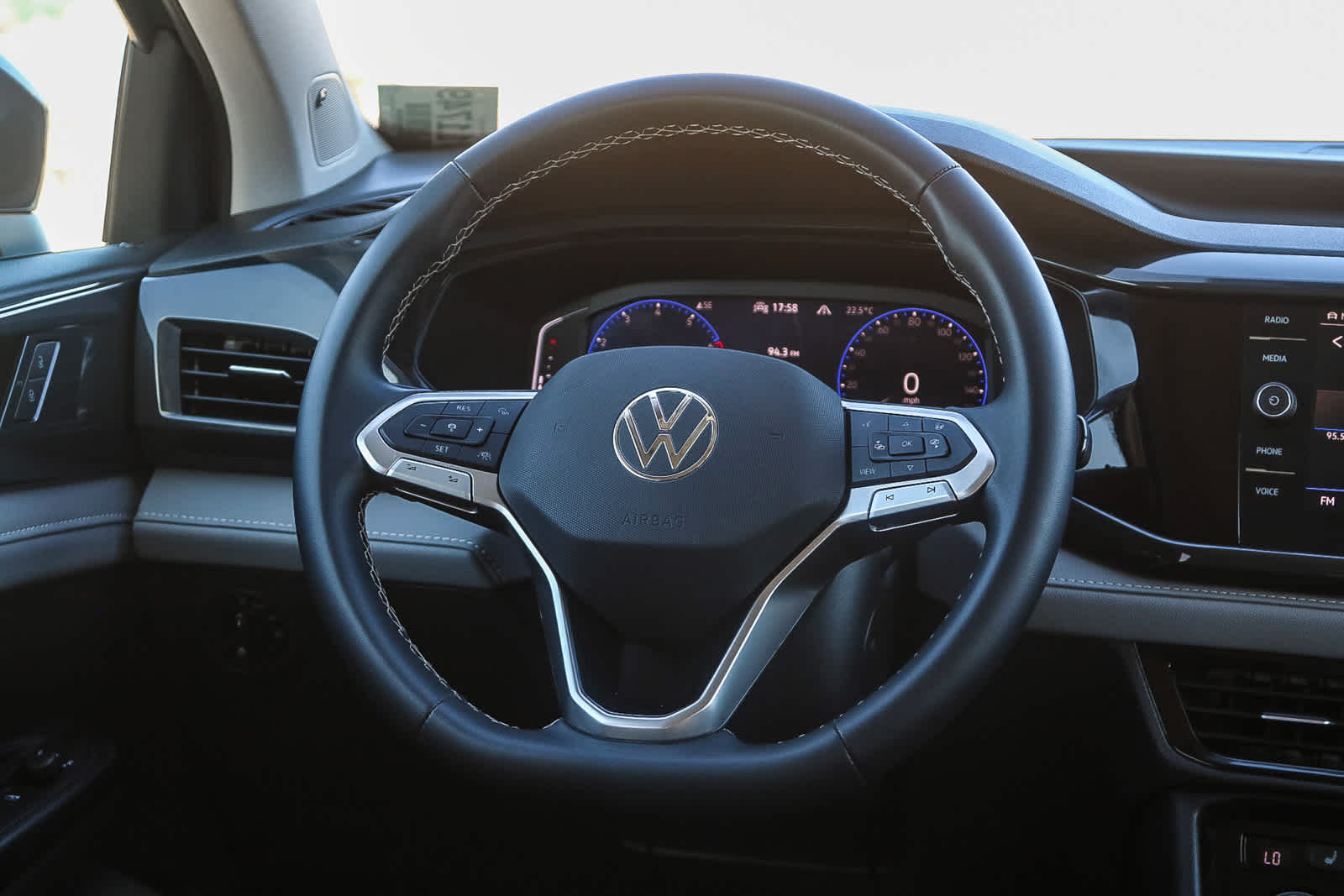 Thumbnail: 2022 Volkswagen Taos - 15