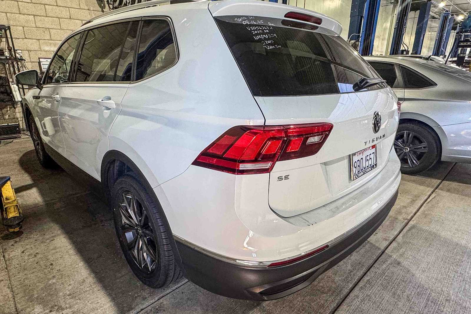 Thumbnail: 2022 Volkswagen Tiguan - 7